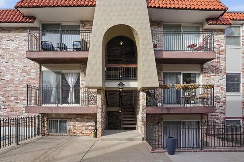 apt-204-5004 Baltimore Ave, Kansas City, MO, 64112-2490 | Card Image