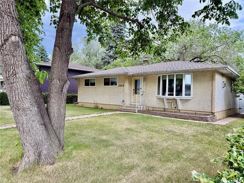 1644 9th Ave N, Saskatoon, SK, S7K3A1 | Card Image