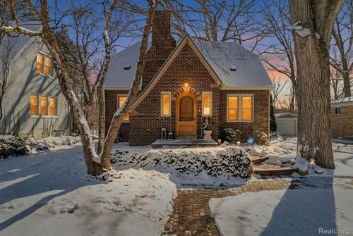 2179 Avondale St, Sylvan Lake, MI, 48320-1711 | Card Image