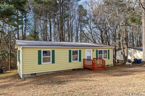 1225 Hill St, South Hill, VA, 23970-2323 | Card Image