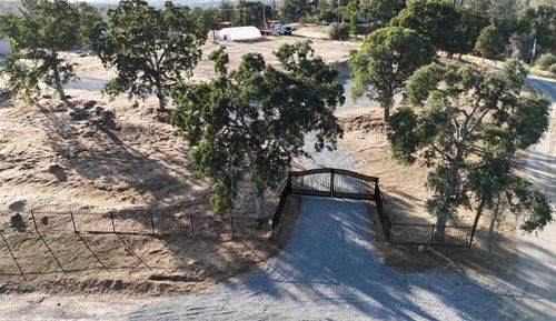 29935 Auberry Rd, Prather, CA, 93651-9667 | Card Image