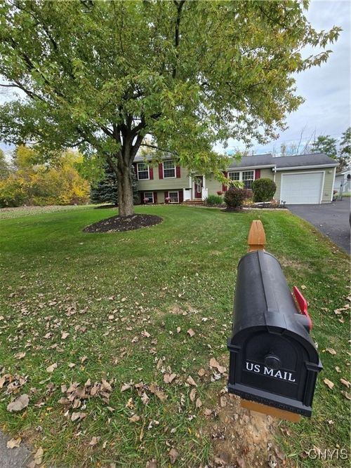 7974 Pickett Ln, Cicero, NY, 13039-8670 | Card Image