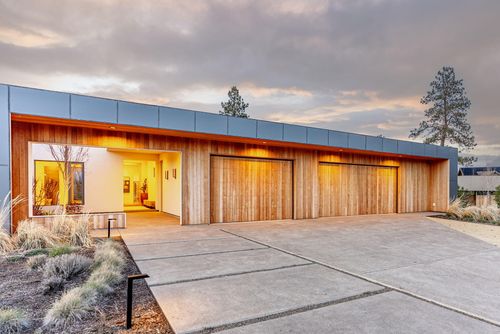 61913 Hosmer Lake Dr, Bend, OR, 97702-3771 | Card Image