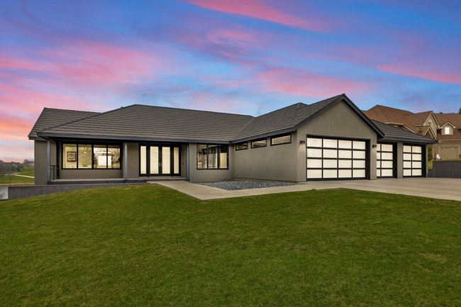 Burgundy Cir, Waukee, IA 50263