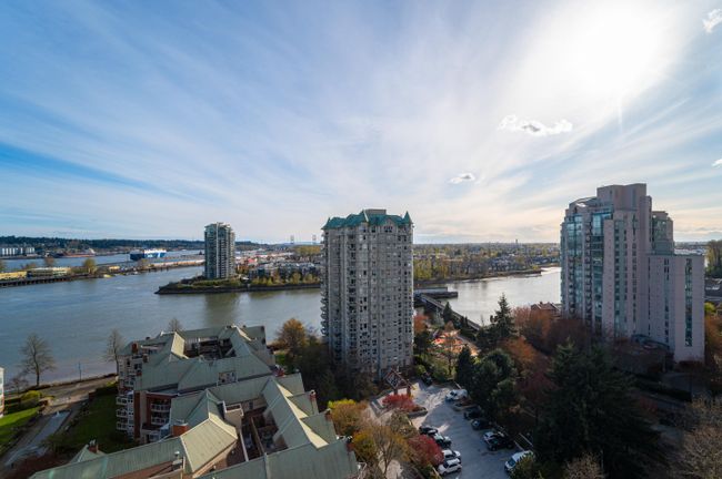 1806 - 1245 Quayside Drive, Condo with 2 bedrooms, 2 bathrooms and 1 parking in New Westminster BC | Image 3