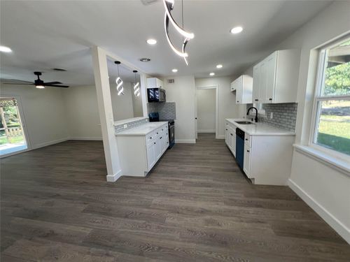 8020 Laura St, North Richland Hills, TX, 76180-7158 | Card Image