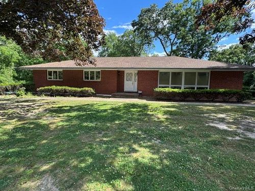 49 Chestnut Ln, Newburgh, NY, 12550-2008 | Card Image