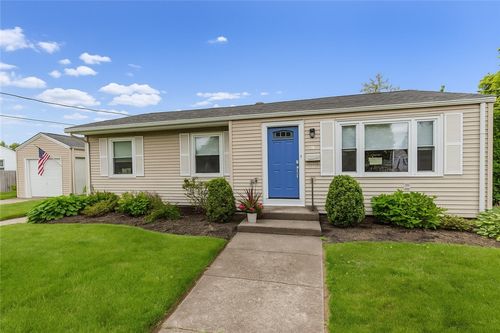 40 Lufkin Ct, Warwick, RI, 02888-3202 | Card Image