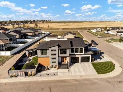 934 Memorial Dr Se, House detached with 5 bedrooms, 3 bathrooms and 7 parking in Redcliff AB | Image 1