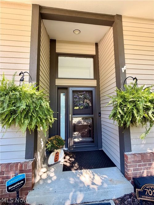 011-7019 Windward Hills Dr, Brecksville, OH, 44141-2433 | Card Image
