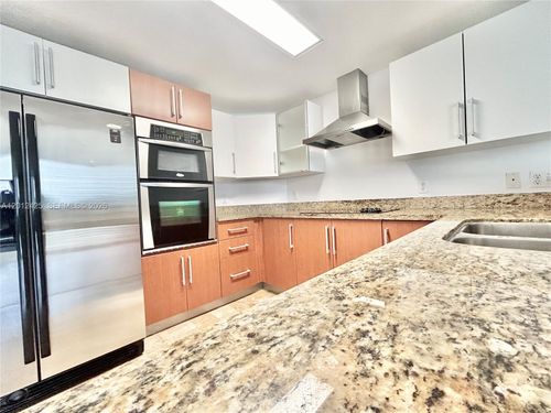 2906-170 Se 14th St, Miami, FL, 33131-3341 | Card Image