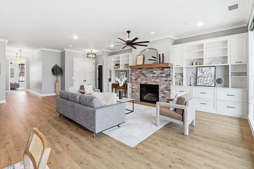 2b-415 Main St, Pella, IA, 50219-1816 | Card Image