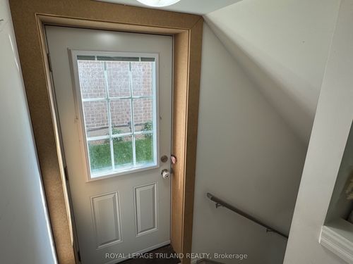 lower-41 Cortland Terr, Saint Thomas, ON, N5R0J7 | Card Image