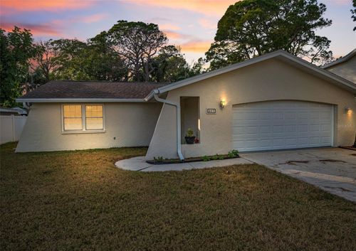 817 Riverside Dr, TARPON SPRINGS, FL, 34689-2333 | Card Image