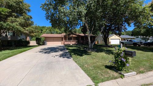 3296 Brookgate Dr, Flint, MI, 48507-3209 | Card Image