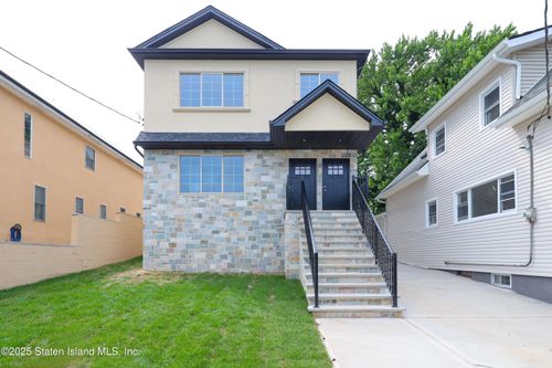 11 Russell Street, Staten Island, NY, 10308 | Card Image