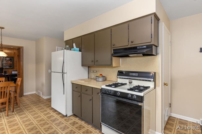 Kitchen | Image 10