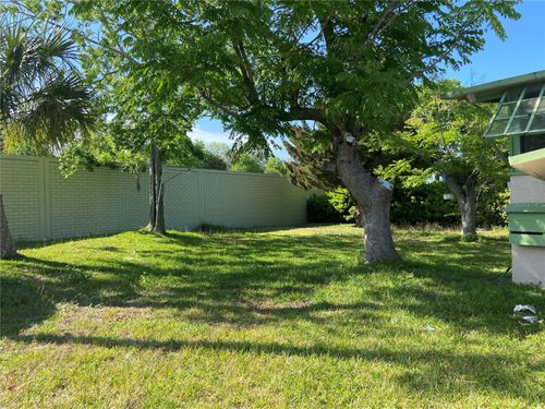 4 Lynwood Ct, SOUTH DAYTONA, FL, 32119-2541 | Card Image