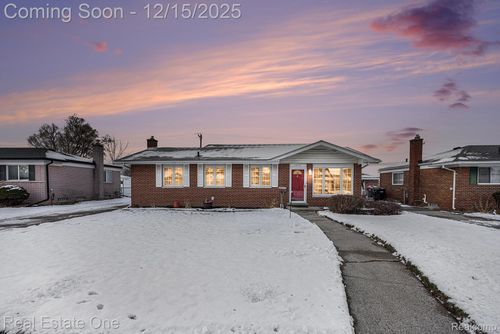 12151 Brougham Dr, Sterling Heights, MI, 48312-4075 | Card Image