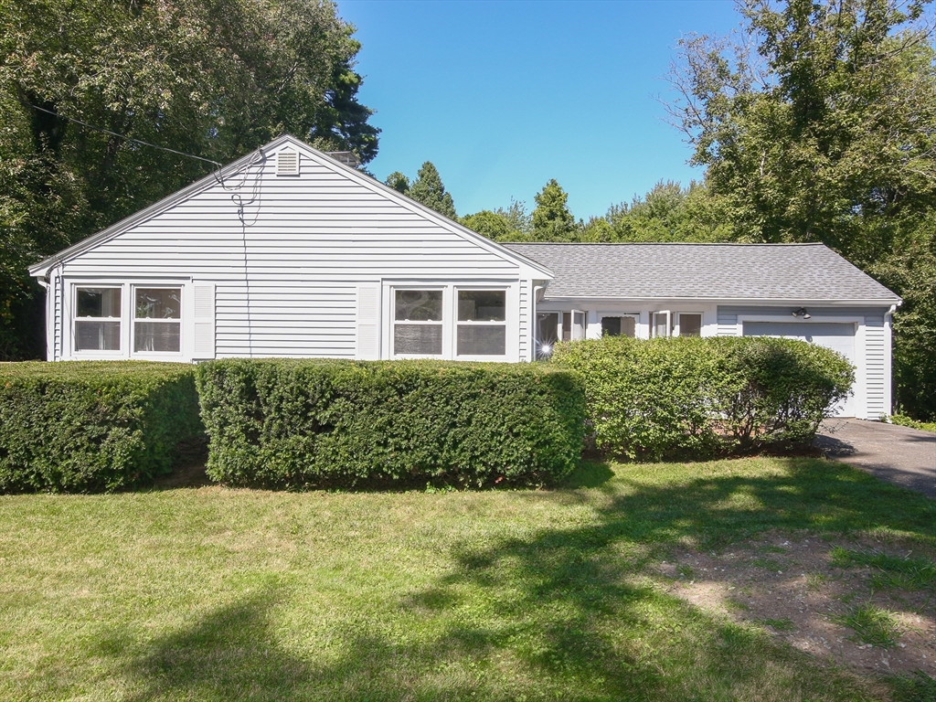 Edgewater Dr, Framingham, MA 01702