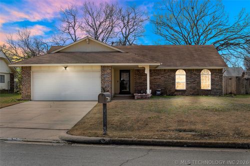 8940 16th Pl, Tulsa, OK, 74112-8442 | Card Image