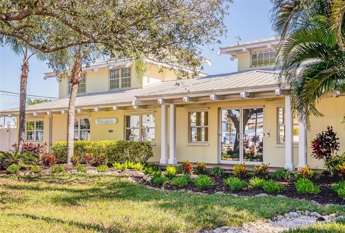 525 8th St W, Bradenton, FL, 34205-8530 | Card Image
