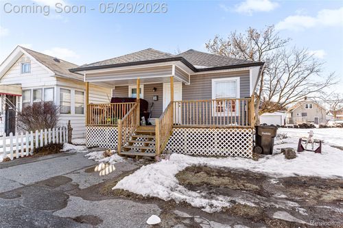 9365 Quincy St, Detroit, MI, 48204-5704 | Card Image
