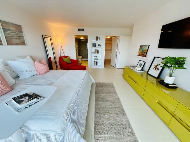 APT-11B - 881 Ocean Dr, Condo with 2 bedrooms, 2 bathrooms and null parking in Key Biscayne FL | Image 35