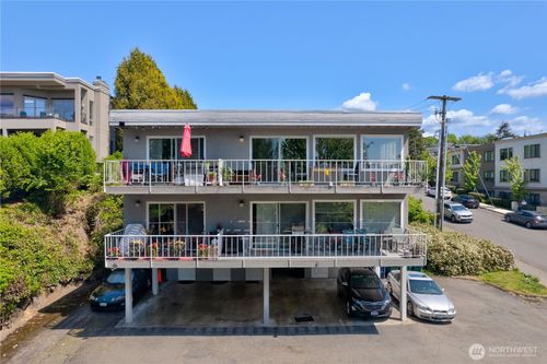 8 10th Ave S, Kirkland, WA, 98033-6541 | Card Image