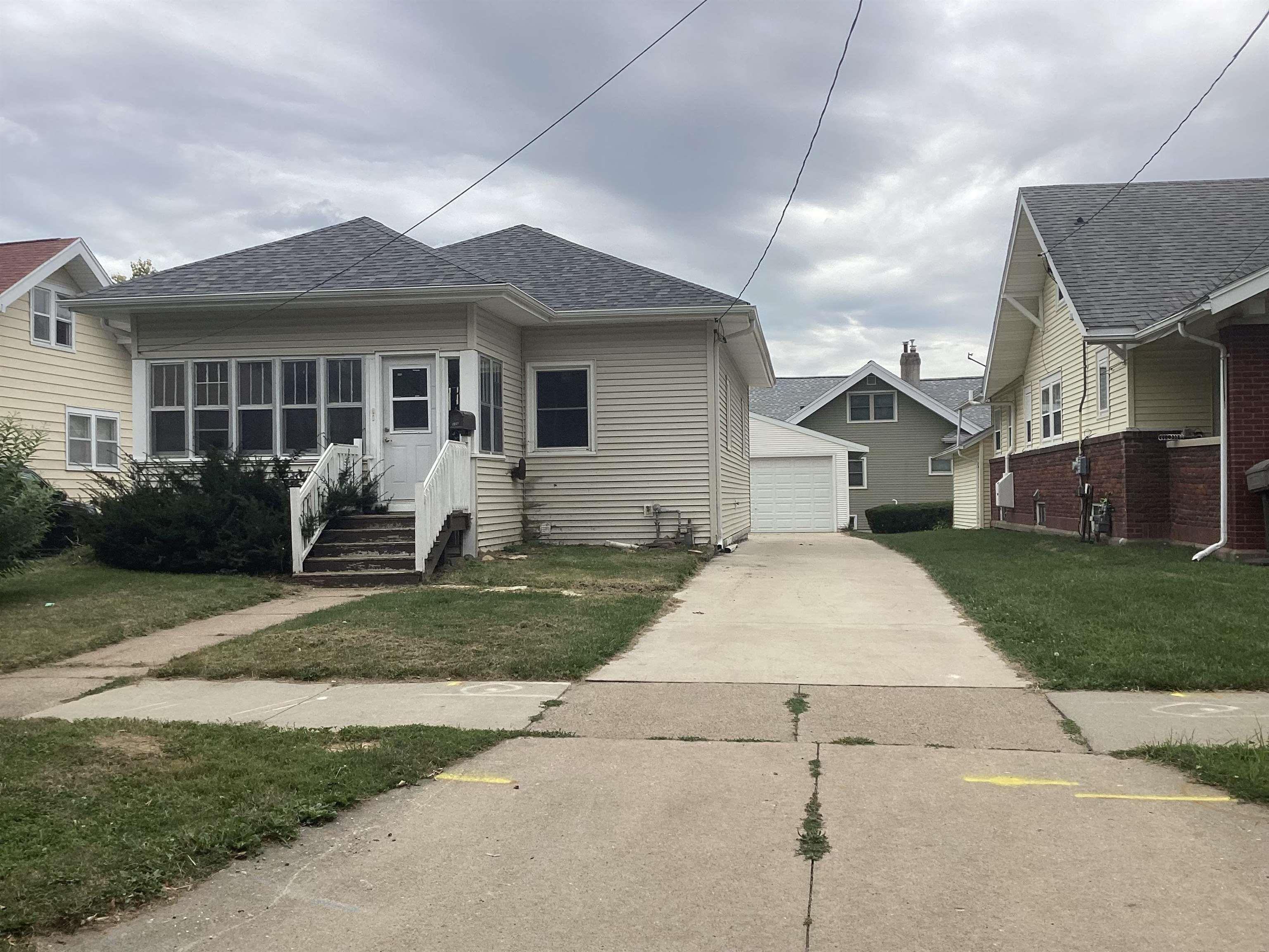 Marsh St, Waterloo, IA 50701