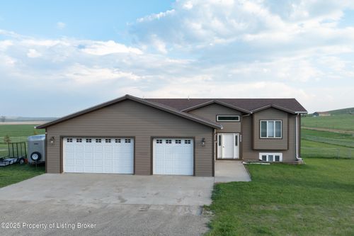 9996 36e St Sw, Gladstone, ND, 58630-8600 | Card Image