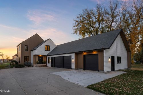 3505 Pelican Pl, Mandan, ND, 58554-4701 | Card Image