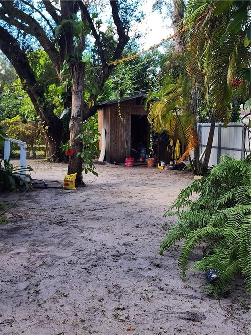 661 Ne 164th Ter, Miami, FL, 33162-3627 | Card Image