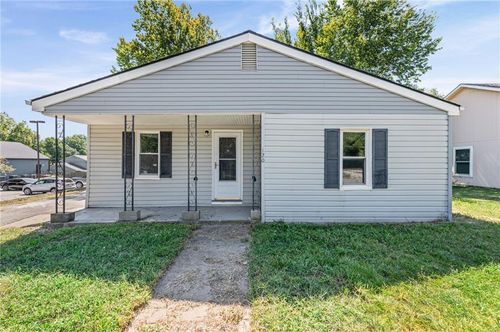 120 E 6th St, Tonganoxie, KS, 66086-9716 | Card Image