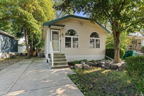 313 W 13th St, Mishawaka, IN, 46544-5220 | Card Image