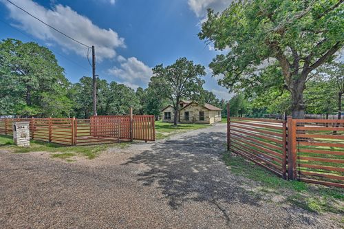 204 Matthew Cv, Bastrop, TX, 78602-6634 | Card Image