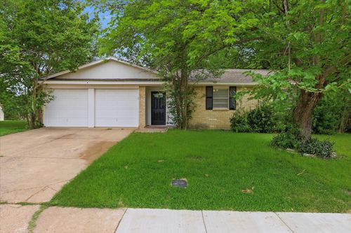 909 Bennett St, Cedar Hill, TX, 75104-1954 | Card Image