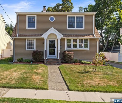 99 Lynwood Rd, Verona, NJ, 07044-1716 | Card Image
