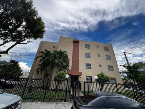 205-677 Sw 9th Ave, Miami, FL, 33130-3237 | Card Image