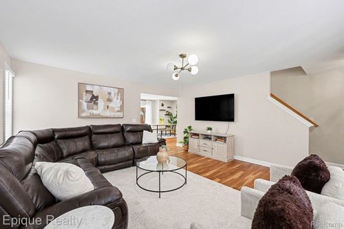 3788 Dearborn Ave, Rochester Hills, MI, 48309-4307 | Card Image