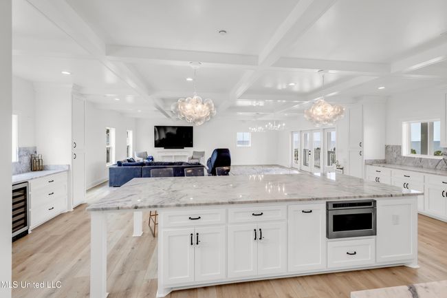 240EBeachBlvd-53 | Image 20