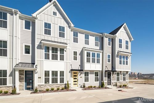 8908 Gateway Cir, Saint Louis, MO, 63144-3301 | Card Image