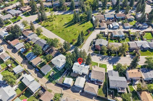 135 Queensland Rd Se, Calgary, AB, T2J3R9 | Card Image