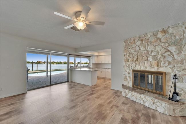 2 way fireplace! | Image 19