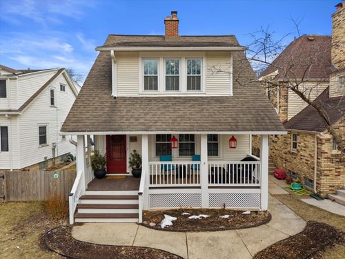 4924 N Larkin St, Whitefish Bay, WI, 53217-6044 | Card Image