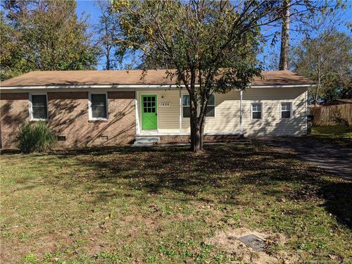 1926 Pumpkin Rd, Fayetteville, NC, 28304-4617 | Card Image