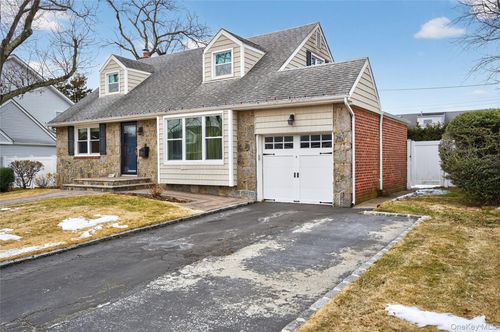 867 Duncan Dr, Westbury, NY, 11590-1404 | Card Image