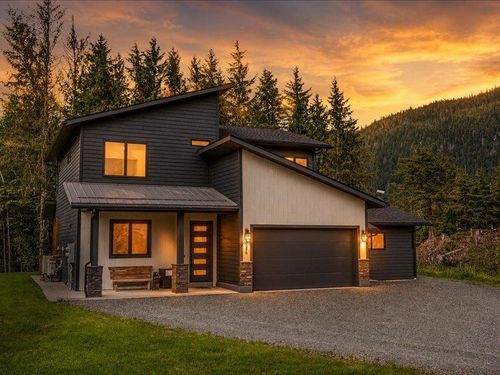 16370 Ocean View Dr, Juneau, AK, 99801-8353 | Card Image