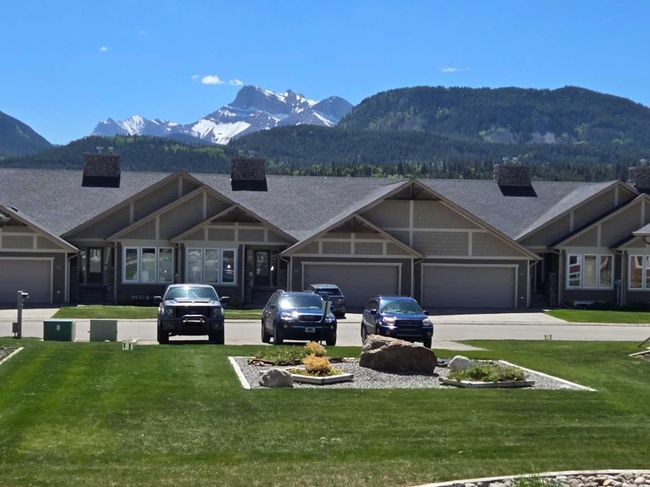 #68 Ironstone Drive, Townhouse with 4 bedrooms, 3 bathrooms and 4 parking in Coleman AB | Image 4