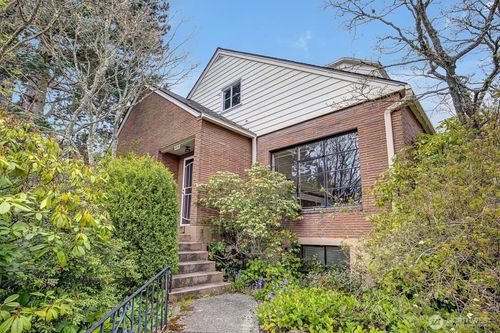 3002 Nw 70th St, Seattle, WA, 98117-6220 | Card Image